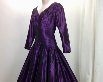 1950's Vintage Formal - Deep Purple Iridescent Taffeta - Bombshell Hourglass Bodice - Drop Waist - Flowing Skirt - Size Medium