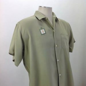 1950's Rayon Shirt Embroidered Crest and Embroidered Collar Details Men's Size Large image 1