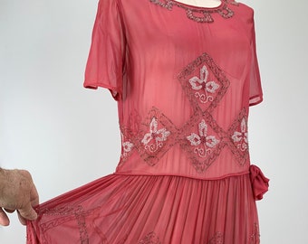 1920&#39;s Beaded Dress - Coral Silk Chiffon - White & Metallic Glass Beadwork - Scalloped Hemline - Authentic Vintage - Size Small to Medium