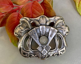 Vintage Art Nouveau Brooch - Carved Quartz - Set in a Silver Bezel - Hook  Clasp