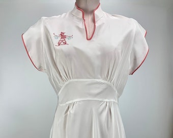 1940'S-50'S Bias-Cut Negligee Lingerie - White with Pink Details - Rayon - Embroidered Asian Image  - Women's Size Medium +