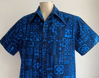1960s Hawaiian Shirt - 100% Cotton - UI-MAIKAI Label - Deep Electric Blue Tiki Print - Made in Hawaii - Patch Pocket - Dagger Collar - Large