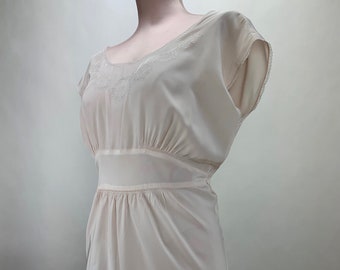 1940'S Bias-Cut Negligee Lingerie - Light Pink Rayon - Detailed Swooping Neckline - Women's Size 34 - Small to Medium - Dead Stock