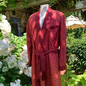 1940&#39;S LOUNGE ROBE - Art Deco Swirl Pattern - Rusty Red Rayon Jacquard - Fully Lined - Long Fringed Sash - Men&#39;s Size  Large
