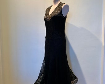 1930'S Bias Cut Lace Dress - Flared Tulip Skirt - Old Hollywood Style - Size Small to Medium - 27 Inch Waist