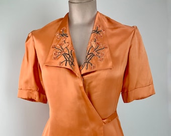 1940s Silk Blouse - Loungwear with Wrap Around Sash - Machine Embroidered Collar - Women's Size Small