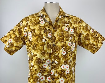1950s Hawaiian Shirt - All Cotton - Hawaiian Floral - Metal Buttons - Loop Collar - Size Small to Medium