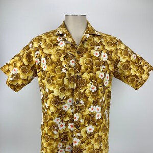 1950s Hawaiian Shirt - All Cotton - Hawaiian Floral - Metal Buttons - Loop Collar - Size Small to Medium