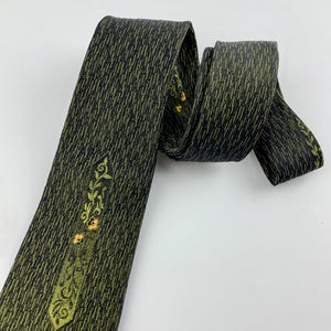 Mid-60&#39;s Olive Silk Tie - BRENT Label - Cool Leaf Pattern with Tiny Flowers as a Crest - Olive Silk with Black Squiggle Lines