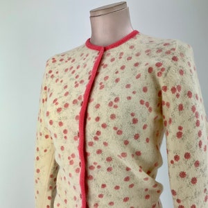 Early 1960'S Cardigan Sweater BEST & CO. Fifth Avenue Screen Printed with Pink on Cream Knit Size Small image 2