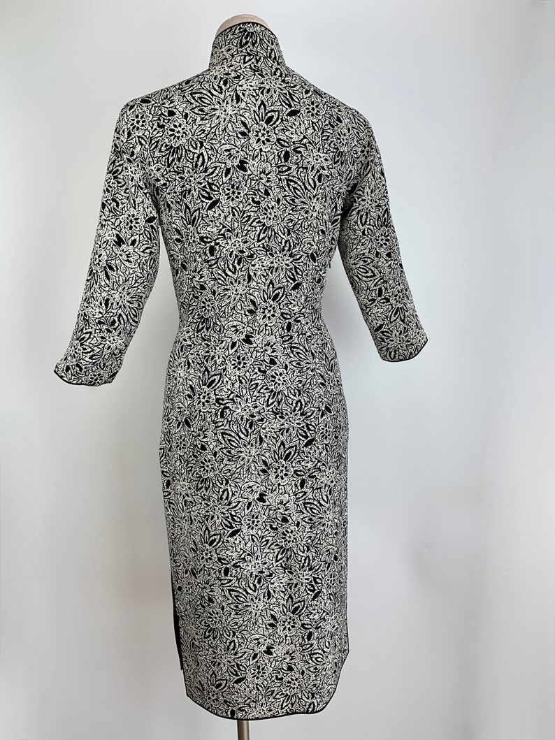 Vintage Cheongsam Dress Black & White Floral Crepe Satin Lined Silk Piping Details Metal Zipper with Frog Closures Size Medium image 8