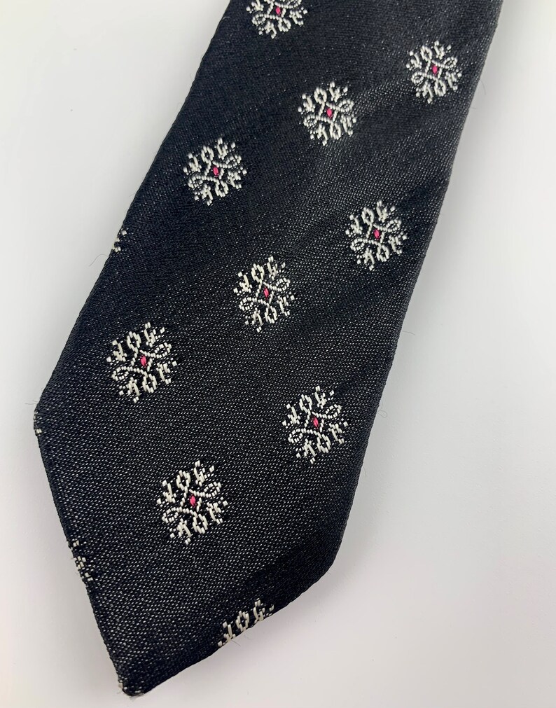 Early 1960's Tie Narrow Mod Tie Stylized Dot Pattern in Black, Silver with a speck of Red image 3