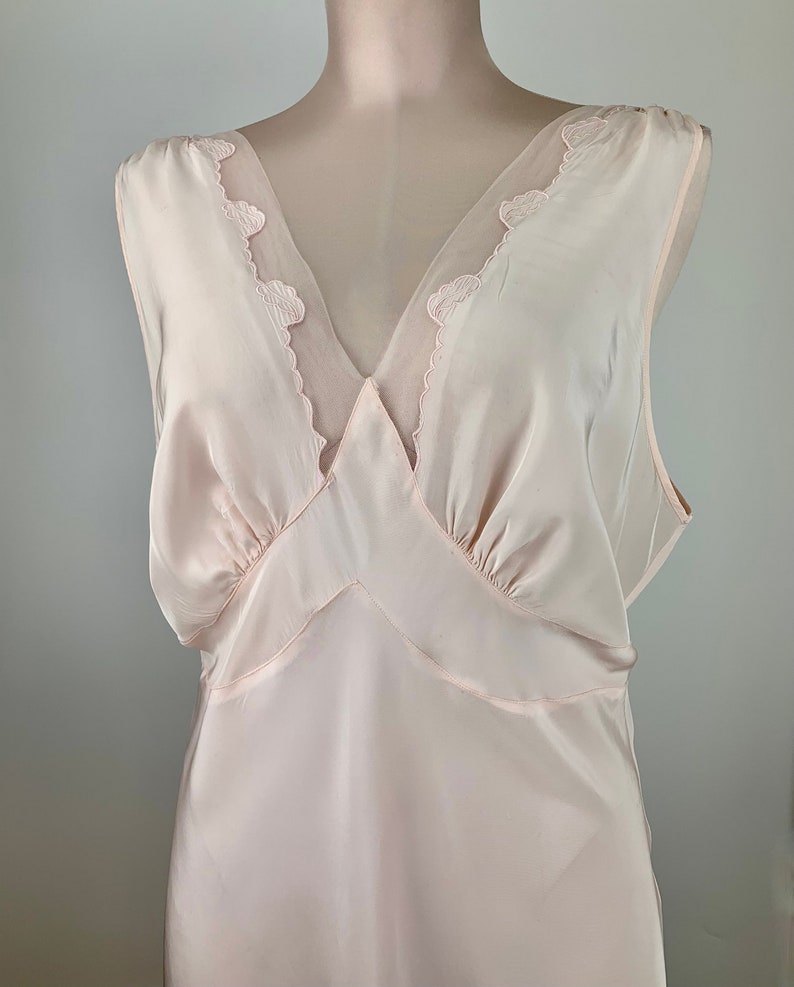 1940's-50's Bias-Cut Negligee in Creamy White Sheer Netted V Neck Trim with Embroidered Leave Details Size LARGE 34 Inch Waist image 2