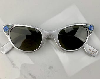 Vintage 1950'S Cat Eye Sunglasses by TURA Silver Aluminum