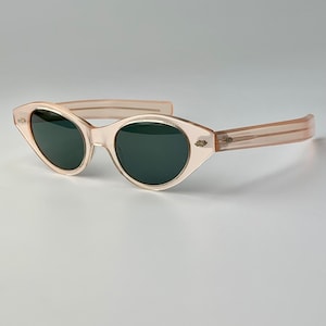 1950&#39;S Cat Eye Sunglasses - Made in FRANCE - Blush Colored Plastic Frames - Original Smokey Green Glass Lenses