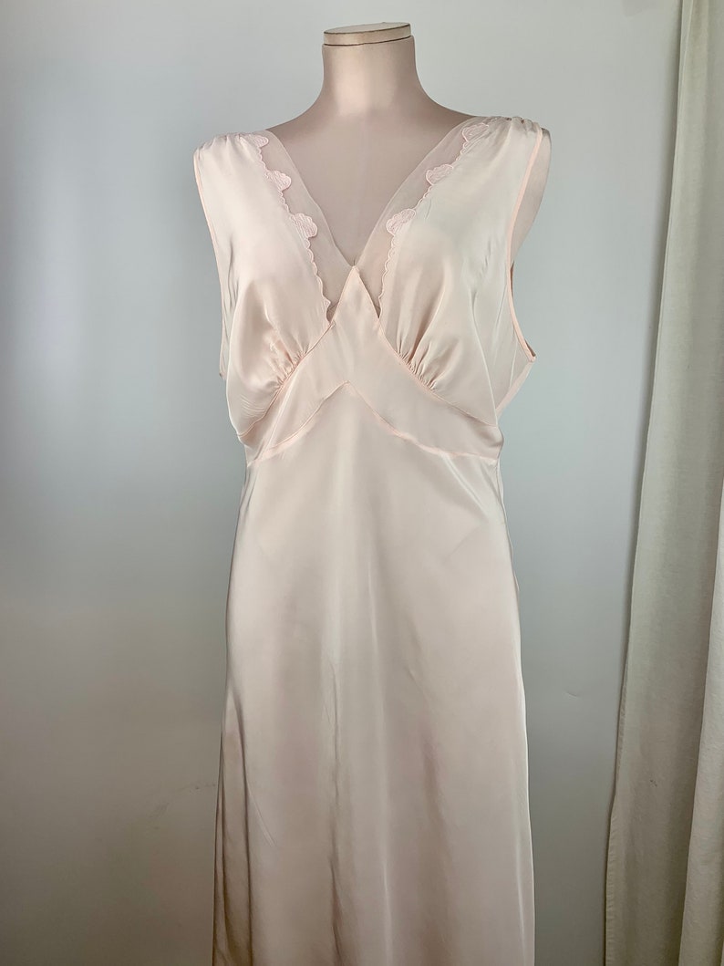 1940's-50's Bias-Cut Negligee in Creamy White Sheer Netted V Neck Trim with Embroidered Leave Details Size LARGE 34 Inch Waist image 1