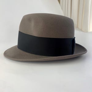 Vintage 1950&#39;S Felt Fedora - ADAM De Luxe Label - Wide Grosgrain Ribbon Band  - High Stack - Men&#39;s Size 7-3/8