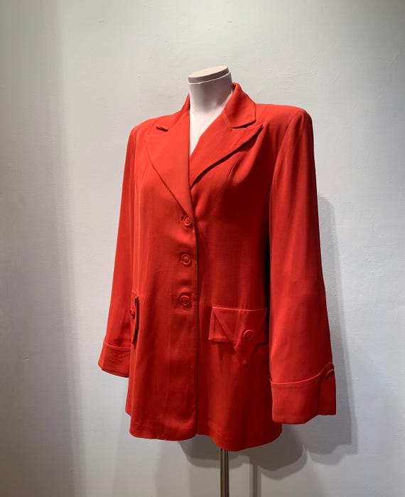 ABRIGO SWING DE LOS AÑOS 40 Gabardina de rayón rojo Hombreras