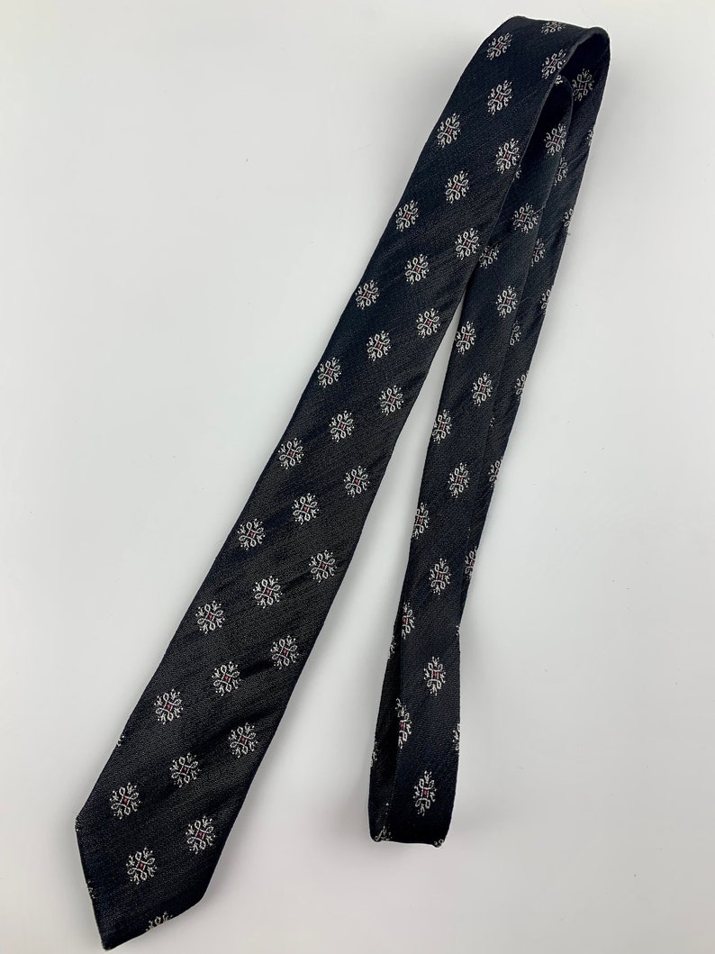 Early 1960's Tie Narrow Mod Tie Stylized Dot Pattern in Black, Silver with a speck of Red image 4