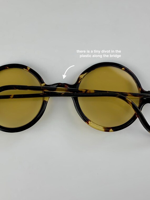 Black Round Sunglasses with Vintage Gold Bee Frames Yellow Gradient Lens Black Thick Retro-Vintage Round Tinted Sunglasses with  main image 3