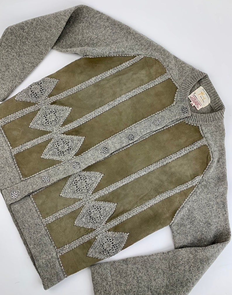 1960's Cardigan Sweater Natural Suede & Wool Crochet Details Snowflake Metal Buttons Women's Size 40 Medium image 4