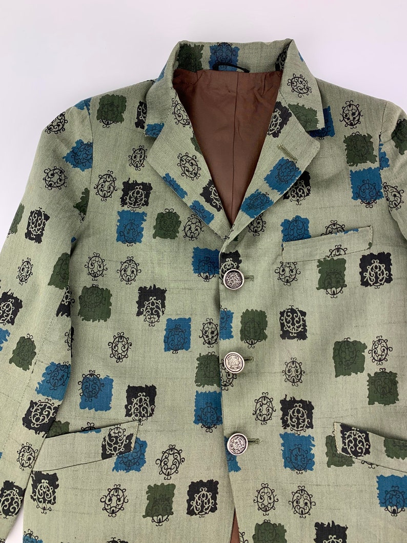 Manteau de sport pour jeune garçon des années 60 Impression tendance en coton poli Fermeture à 3 boutons Doublure en satin Boutons en métal image 2