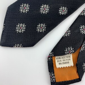 Early 1960's Tie Narrow Mod Tie Stylized Dot Pattern in Black, Silver with a speck of Red image 6