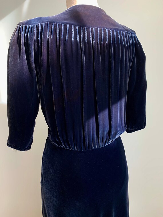 1930'S Bias Cut Silk Velvet - Pin Tucking Details… - image 4
