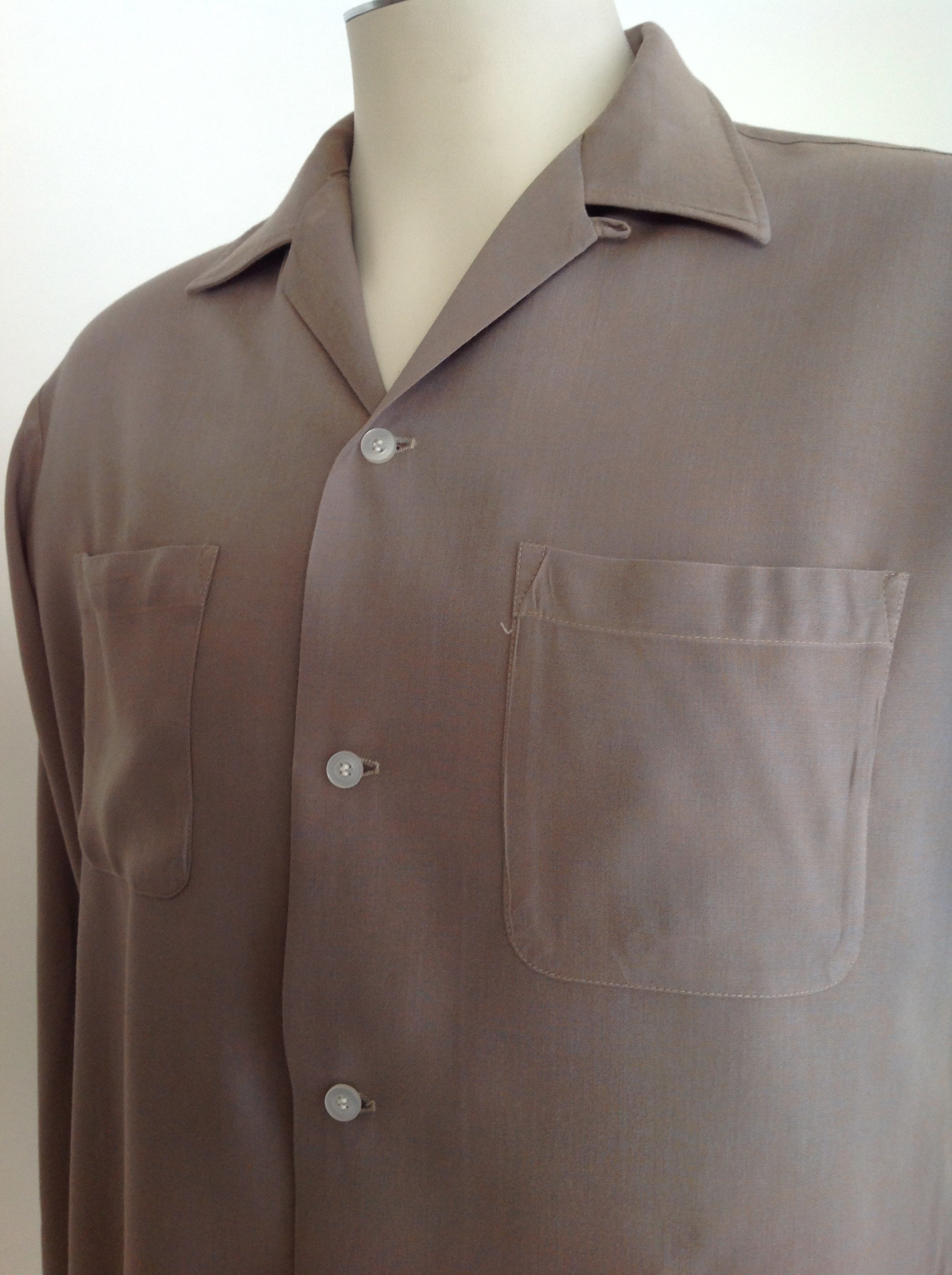 1950 ' s Shirt rayonne / étiquette « CAMPUS » / Cool couleur Puddy / collier boucle / Patch poches / pour homme taille MEDIUM 1950 ' s Shirt rayonne / / rayonne étiquette « CAMPUS » / Cool couleur Puddy / collier boucle / Patch poches / pour homme taille MEDIUM adb357