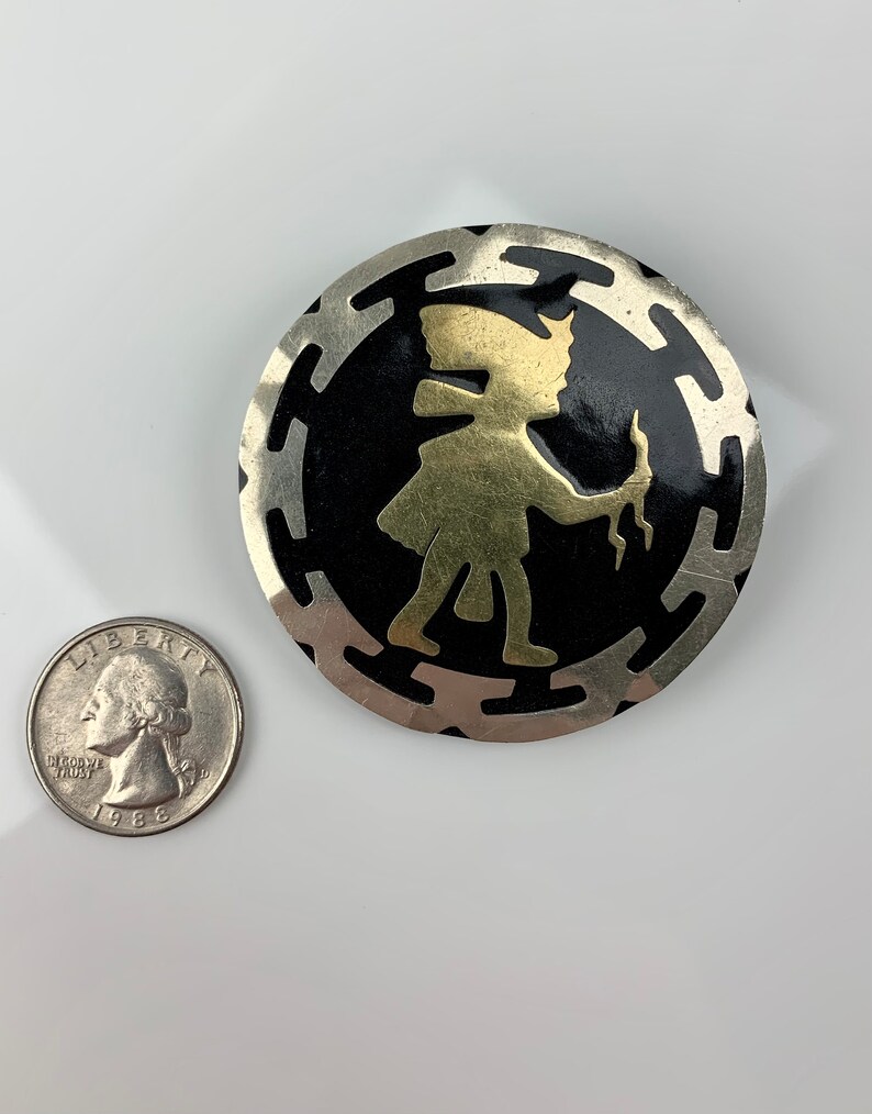 1940's-50's Aztec Warrior Brooch Black Resin with Silver Inlay Locking Clasp Large 2-1/4 Inch Diameter Handmade in Alpaca, Mexico image 5