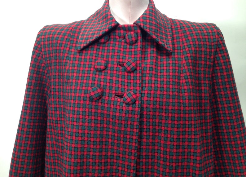 1940 S Swing Coat In Wool Plaid Shoulder Pads Cloth Covered Buttons Patch Pockets Satin Lined Women S Medium
