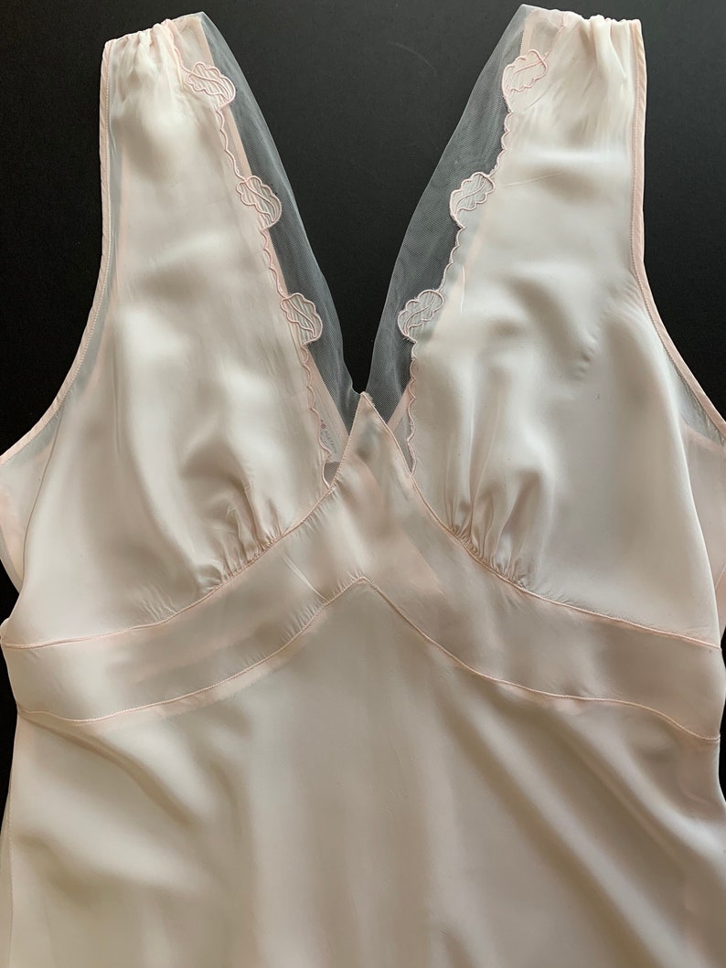 1940's-50's Bias-Cut Negligee in Creamy White Sheer Netted V Neck Trim with Embroidered Leave Details Size LARGE 34 Inch Waist image 3
