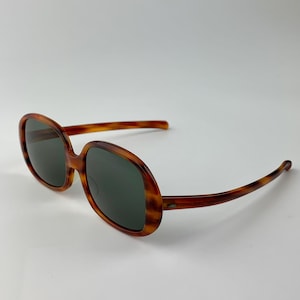 Vintage 1960&#39;S Ray-Ban Oval Sunglasses - Kilaine - by B & L RAY-BAN USA - Tortoise Colored Frame - Original Smokey Green Glass Lenses