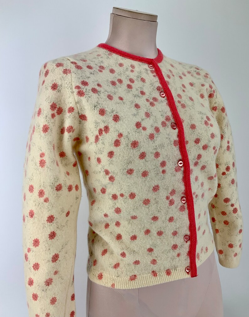 Early 1960'S Cardigan Sweater BEST & CO. Fifth Avenue Screen Printed with Pink on Cream Knit Size Small image 6