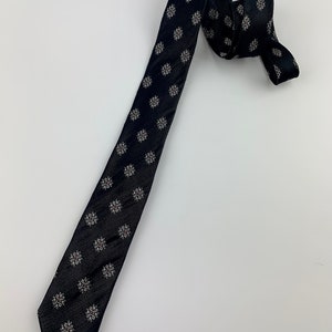 Early 1960's Tie Narrow Mod Tie Stylized Dot Pattern in Black, Silver with a speck of Red image 2