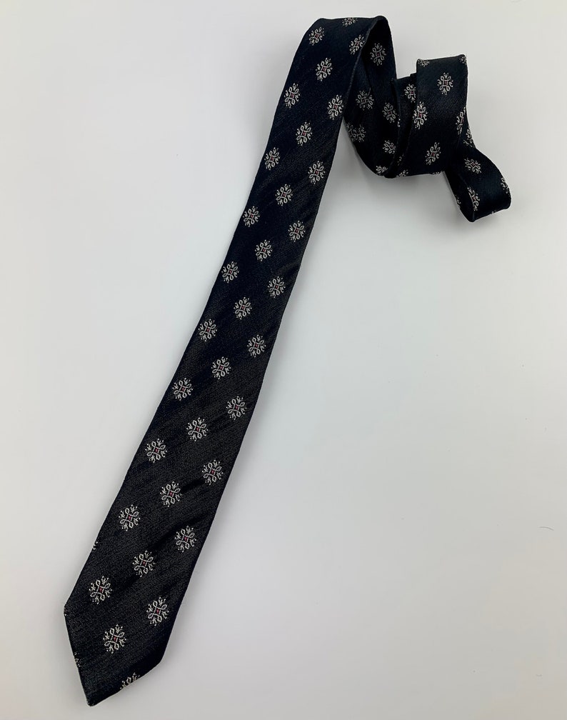 Early 1960's Tie Narrow Mod Tie Stylized Dot Pattern in Black, Silver with a speck of Red image 2