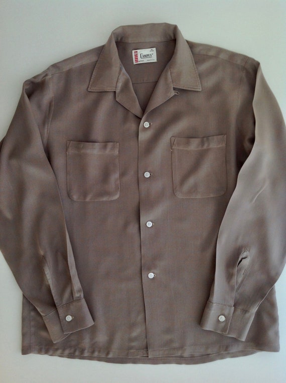 1950 ' s Shirt rayonne / / rayonne étiquette « CAMPUS » / Cool couleur Puddy / collier boucle / Patch poches / pour homme taille MEDIUM adb357 1950 ' s Shirt rayonne / / rayonne étiquette « CAMPUS » / Cool couleur Puddy / collier boucle / Patch poches / pour homme taille MEDIUM adb357