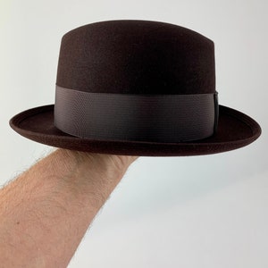 1940'S-50'S  ROYAL STETSON Fedora - Chocolate Wool Felt - Wide Grosgrain Ribbon Band - Men's Size 7-1/8 - NOS DeadStock