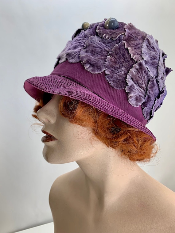 1920's Purple Straw Cloche' - Smokey Purple Velve… - image 1