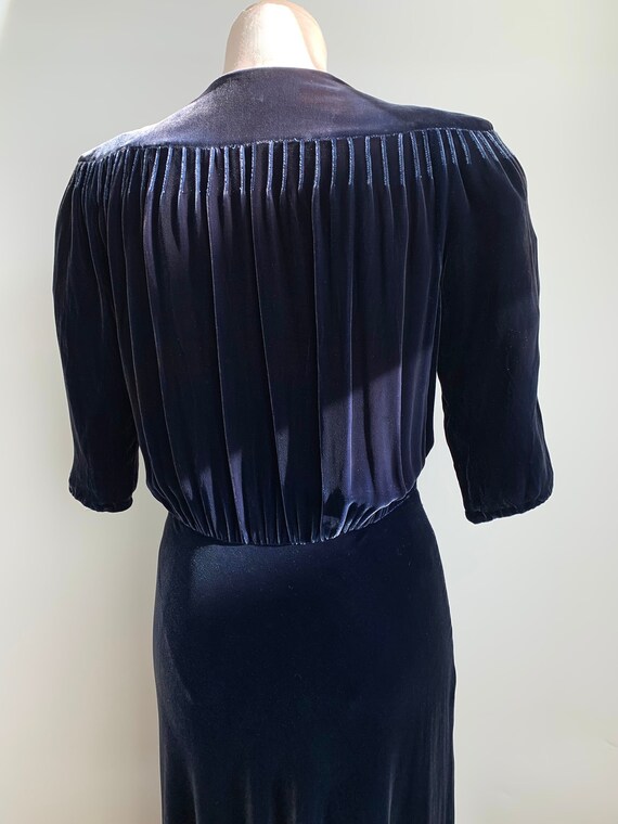 1930'S Bias Cut Silk Velvet - Pin Tucking Details… - image 2