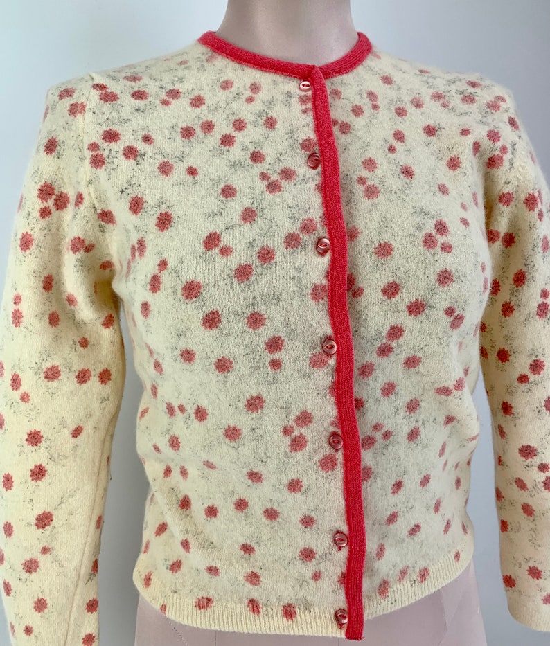 Early 1960'S Cardigan Sweater BEST & CO. Fifth Avenue Screen Printed with Pink on Cream Knit Size Small image 3
