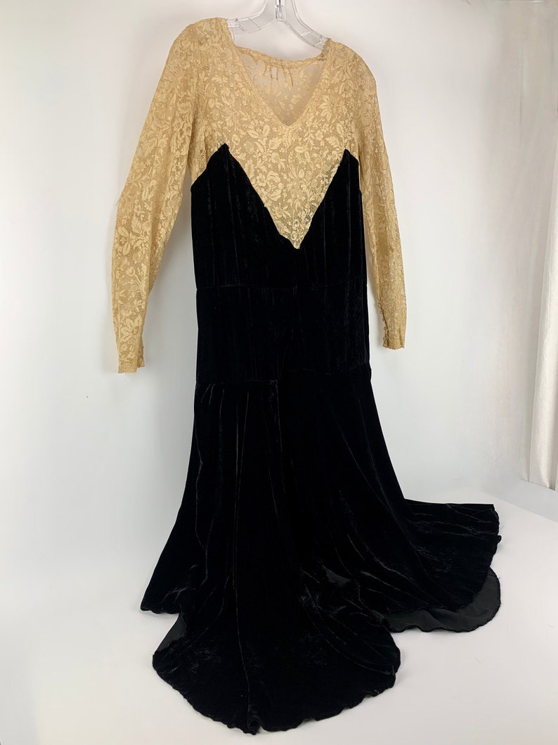 1920'S Silk Velvet & Lace Dress Drop Waist with an Asymmetrical Hemline Gatsby Style Size Small to Medium image 10