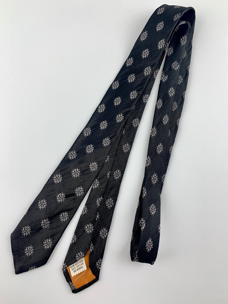 Early 1960's Tie Narrow Mod Tie Stylized Dot Pattern in Black, Silver with a speck of Red image 5