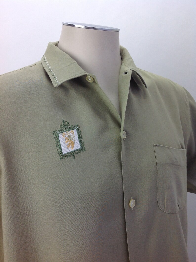 1950's Rayon Shirt Embroidered Crest and Embroidered Collar Details Men's Size Large image 6