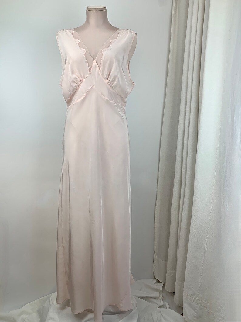 1940's-50's Bias-Cut Negligee in Creamy White Sheer Netted V Neck Trim with Embroidered Leave Details Size LARGE 34 Inch Waist image 4