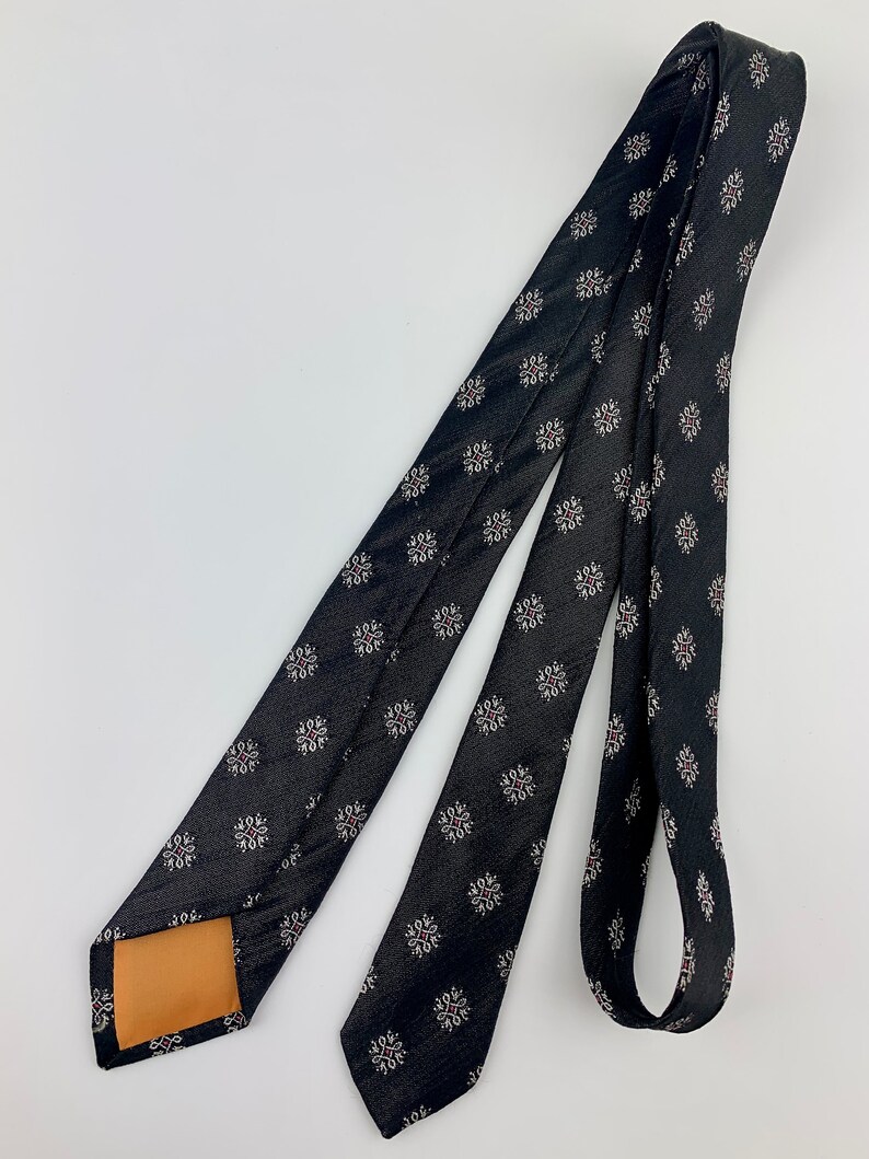 Early 1960's Tie Narrow Mod Tie Stylized Dot Pattern in Black, Silver with a speck of Red image 7