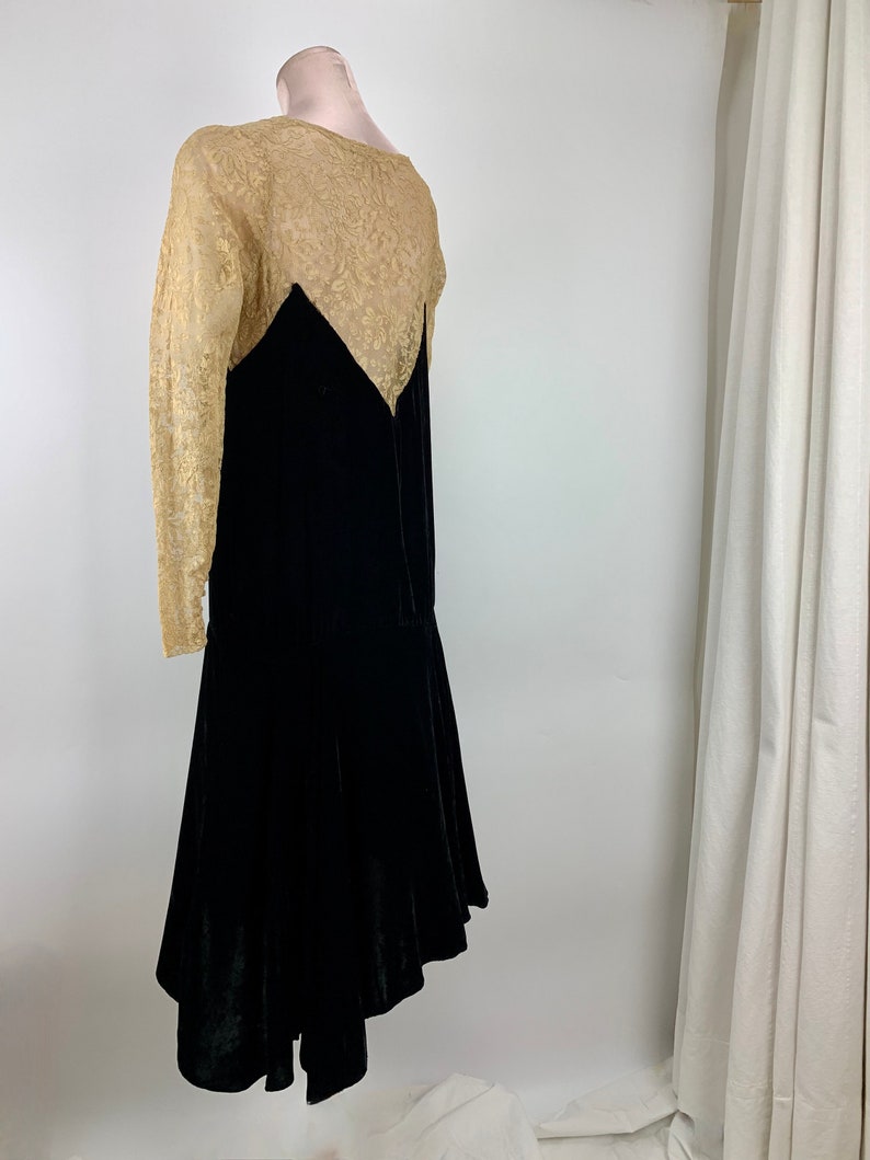 1920'S Silk Velvet & Lace Dress Drop Waist with an Asymmetrical Hemline Gatsby Style Size Small to Medium image 9