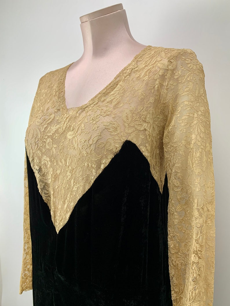 1920'S Silk Velvet & Lace Dress Drop Waist with an Asymmetrical Hemline Gatsby Style Size Small to Medium image 4