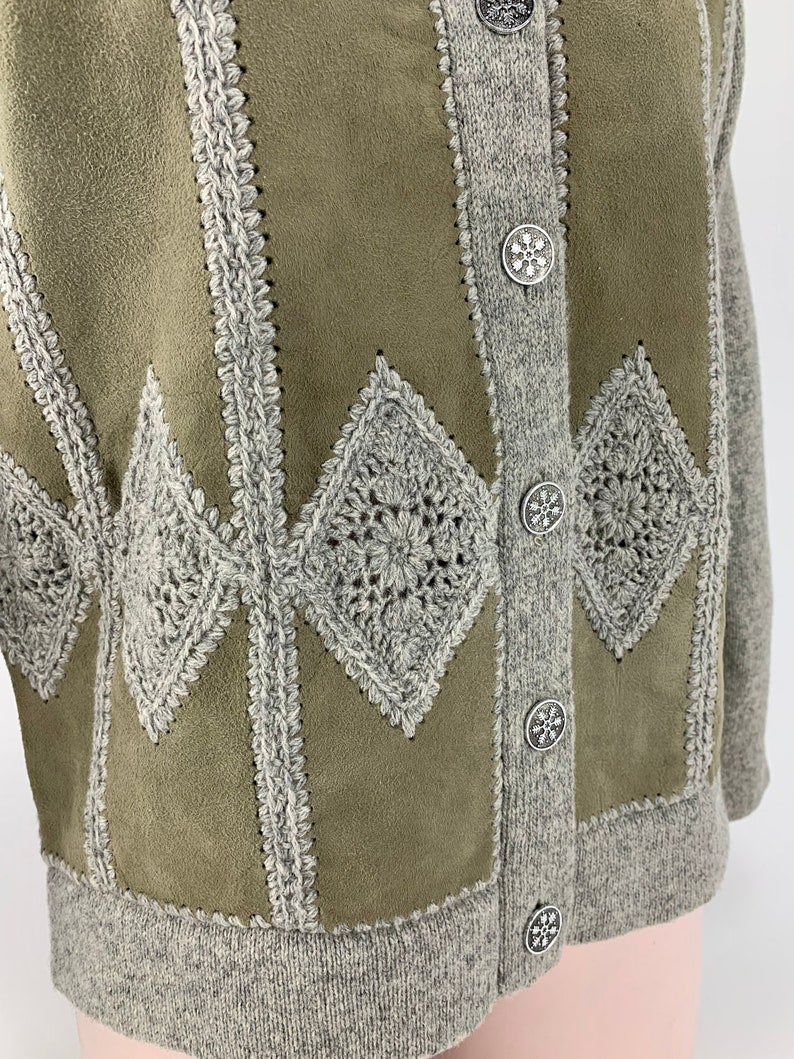 1960's Cardigan Sweater Natural Suede & Wool Crochet Details Snowflake Metal Buttons Women's Size 40 Medium image 8