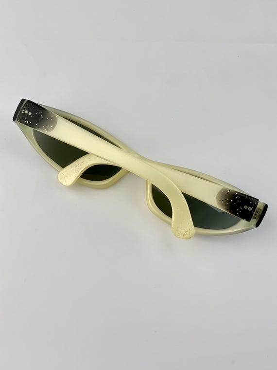 Cream Cat-Eye Sunglasses with Black Lenses and Gold Temples Womens-Tapered-Thick-Temple-  main image 3